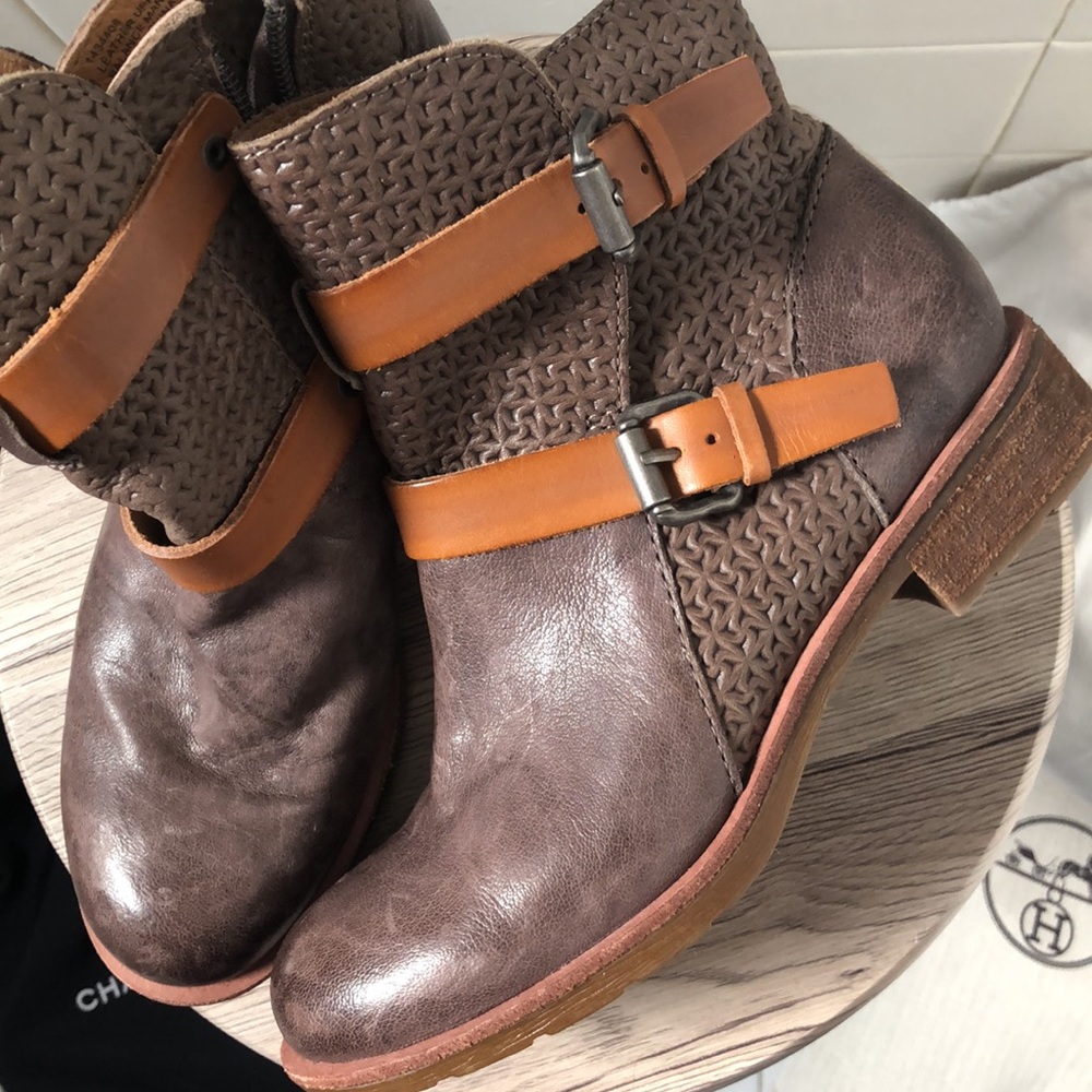 Sofft Booties Size 6